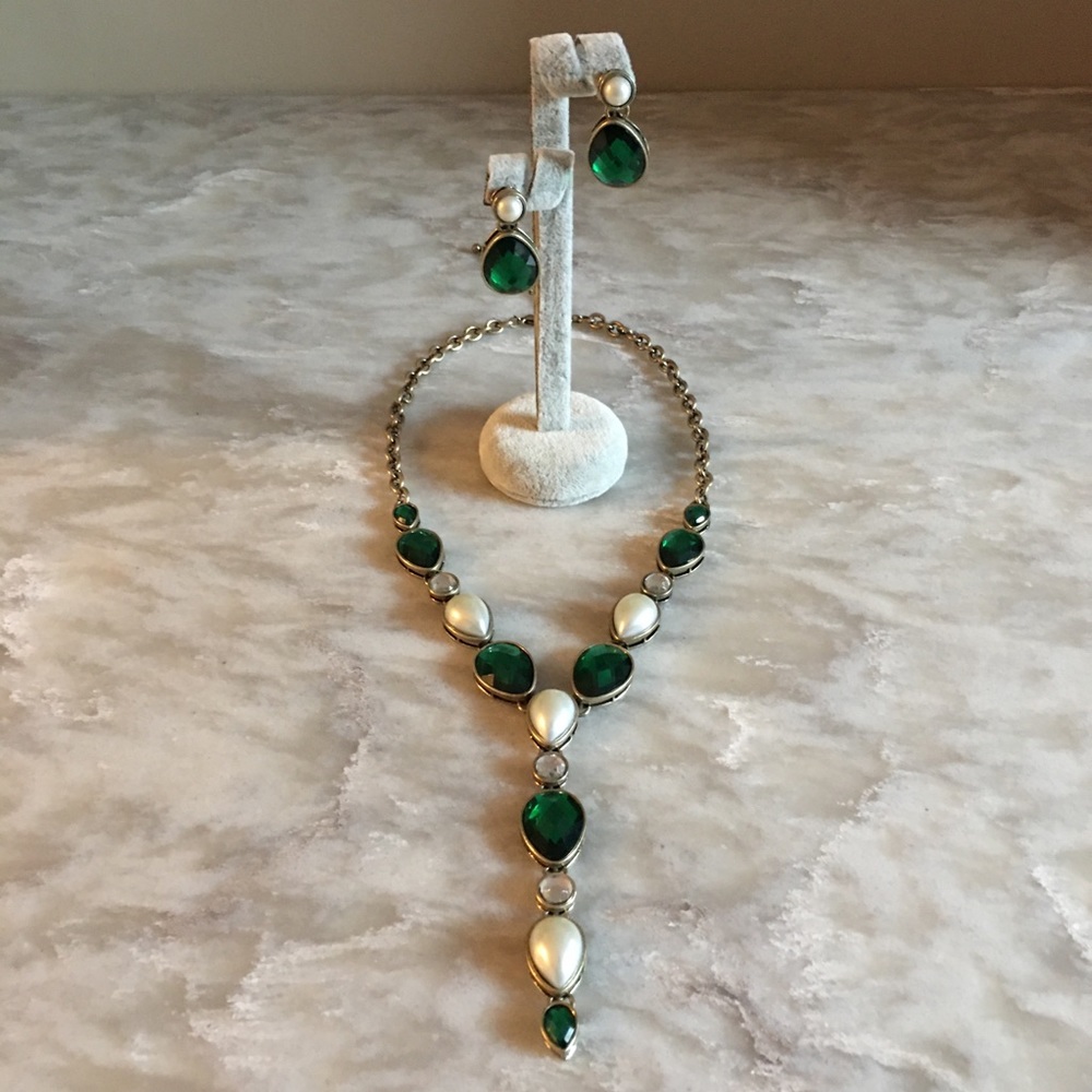 NWT Emerald Green & Pearl Statement Necklace Set | Matching Earrings